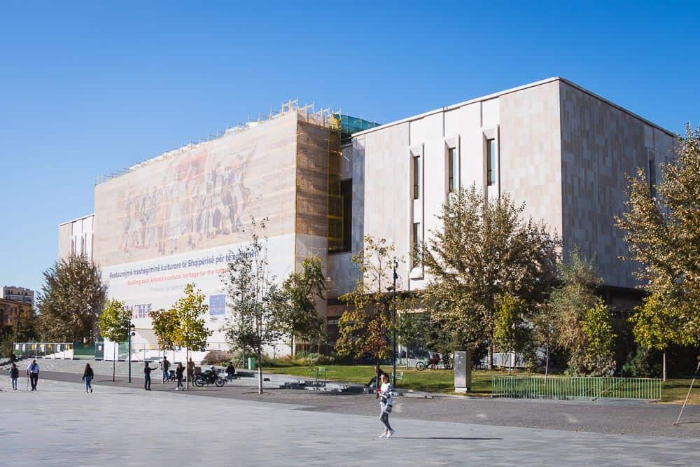 Historisches-Nationalmuseum-in-Tirana-Albanien