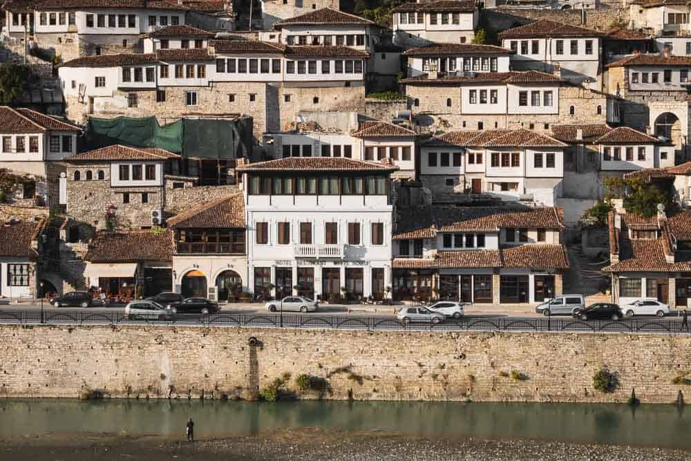 Osmanische-Hauser-in-Berat-in-Albanien-2
