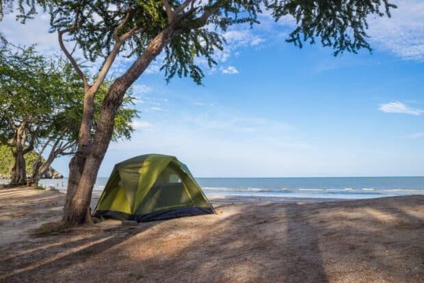 CHECK OUT THE BEST SPOTS AND TIPS FOR BEACH CAMPING